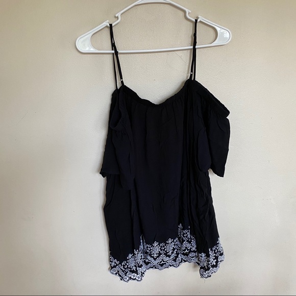 5/$25 🚨LAST CHANCE🚨 Off the shoulder tank/tee - Picture 2 of 5